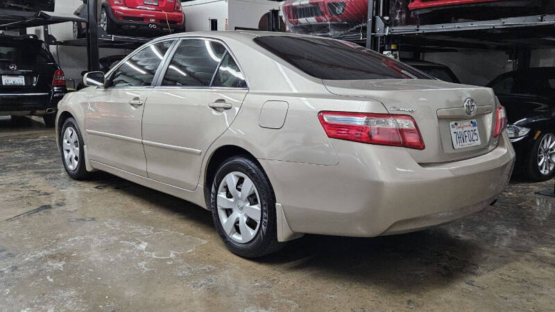 2009 Toyota Camry LE photo 3