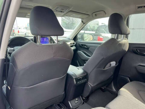 2023 Toyota Highlander LE