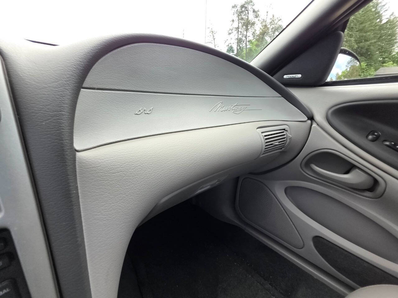 2004 Ford Mustang 140