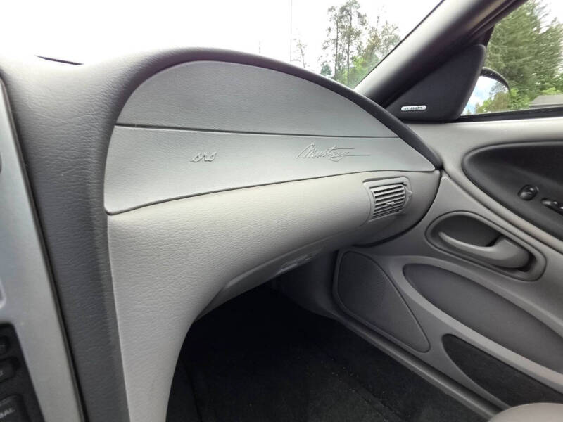 2004 Ford Mustang GT Deluxe