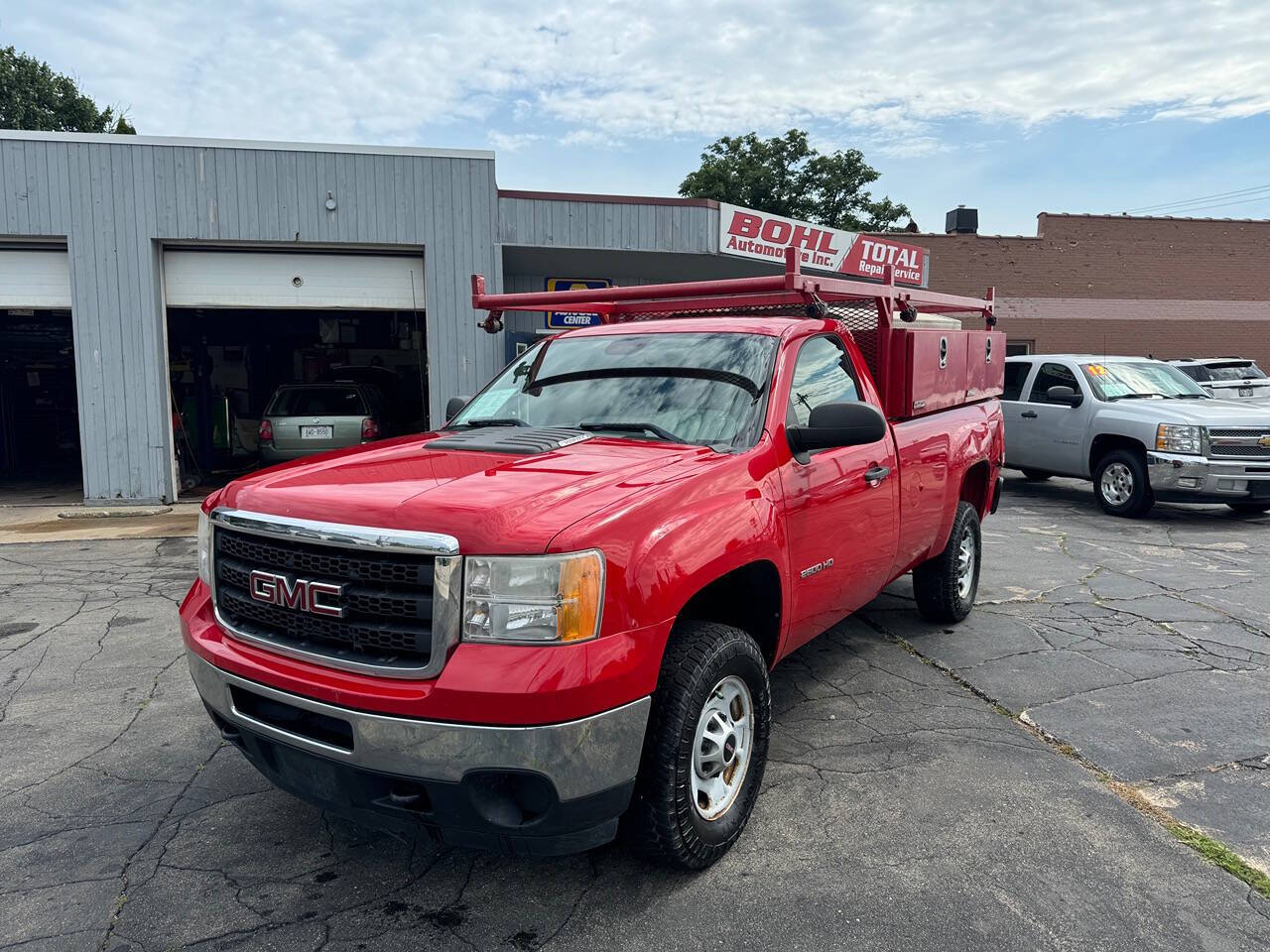 2014 GMC Sierra 2500HD for sale at BOHL AUTOMOTIVE in Racine, WI