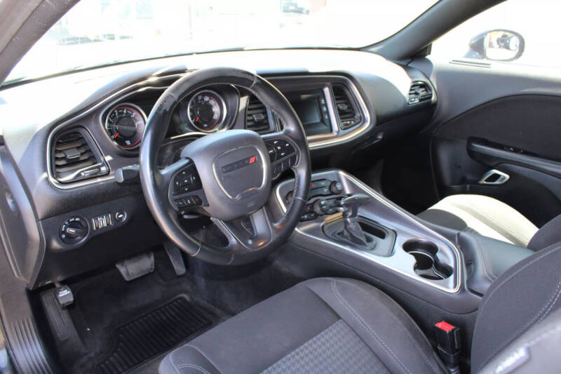 2017 Dodge Challenger SXT