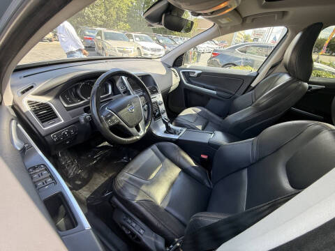 2017 Volvo XC60 T6 Dynamic