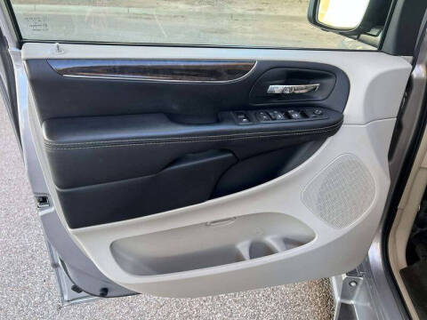 2016 Chrysler Town and Country Touring-L