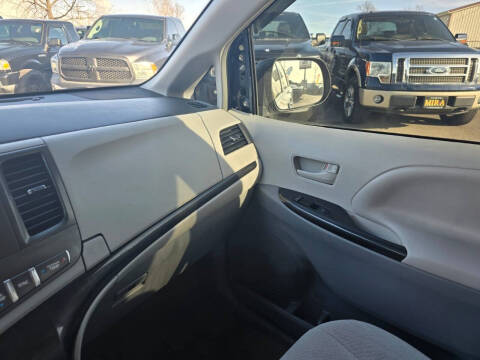 2014 Toyota Sienna LE 8-Passenger