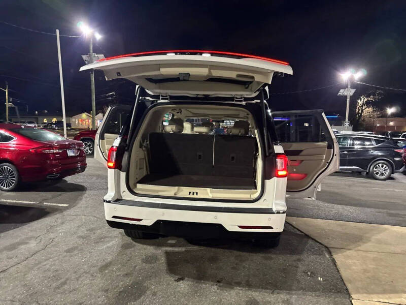 2019 Lincoln Navigator Select