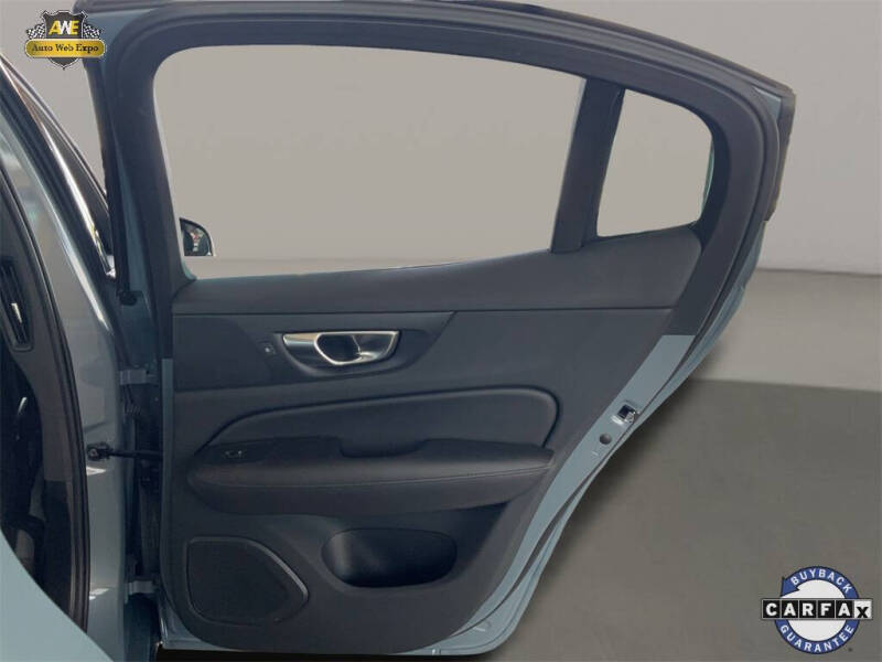 2024 Volvo S60 B5 Plus Dark Theme