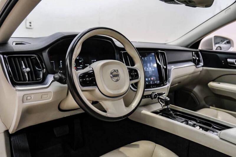 2019 Volvo S60 T5 Momentum