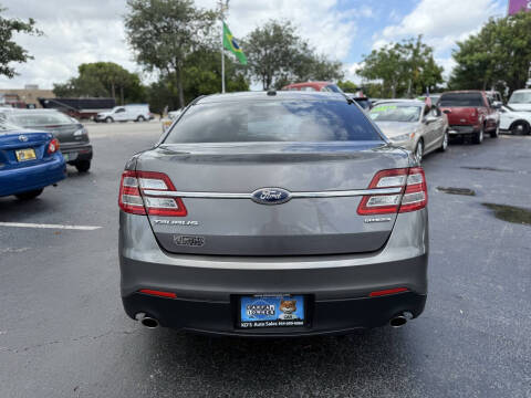 2013 Ford Taurus SE