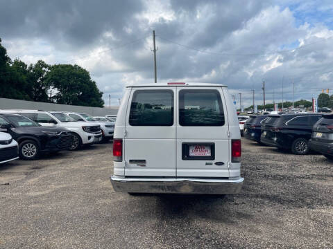 2014 Ford E-Series E-350 SD XLT