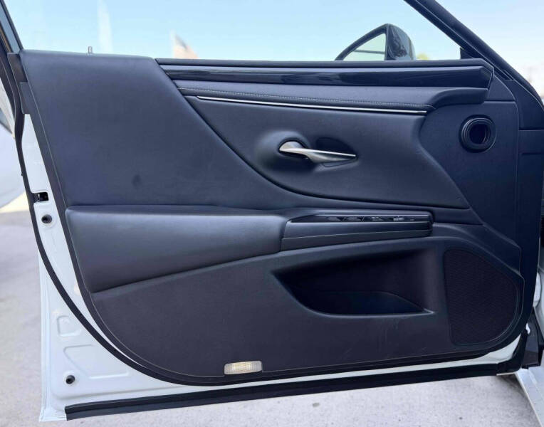 2019 Lexus ES 300h