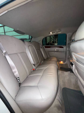 2004 Lincoln Town Car Ultimate