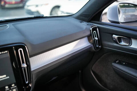 2023 Volvo XC40 B5 Core