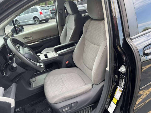 2021 Toyota Sienna LE 8-Passenger