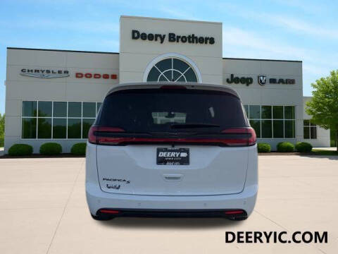 2026 Chrysler Pacifica Select