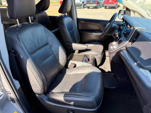 2017 Toyota Sienna SE 8-Passenger