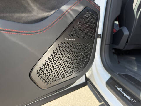 2025 Lamborghini Urus SE