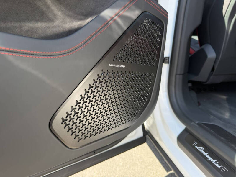 2025 Lamborghini Urus SE