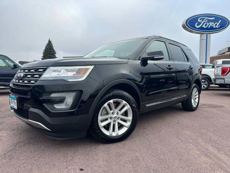 Used 2017 Ford Explorer XLT with VIN 1FM5K7D86HGC47577 for sale in Windom, Minnesota