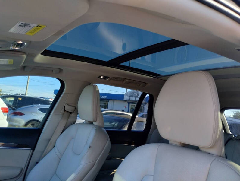 2019 Volvo XC90 T5 Momentum