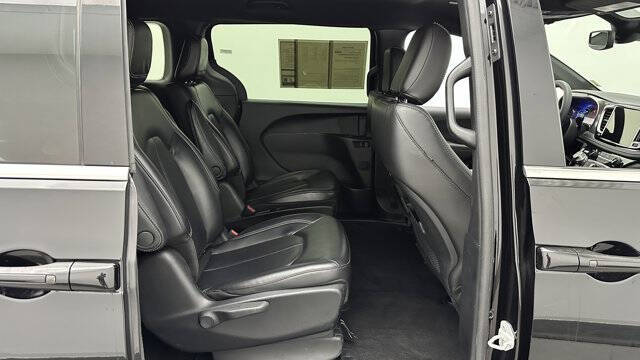 2025 Chrysler Pacifica Plug-In Hybrid