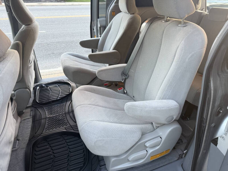 2013 Toyota Sienna LE 7-Passenger Auto Access Seat