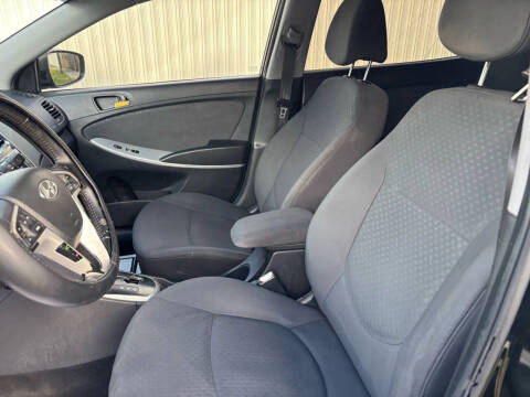 2013 Hyundai Accent SE