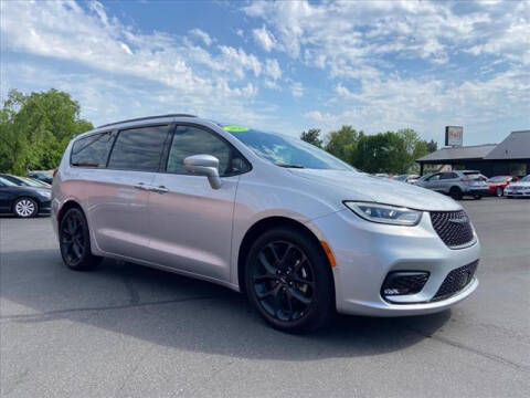 2022 Chrysler Pacifica for sale at HUFF AUTO GROUP in Jackson MI