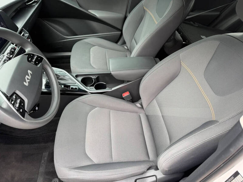 2024 Kia Niro LX