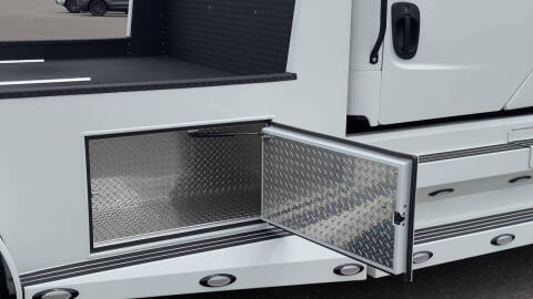 2025 Freightliner M2 106