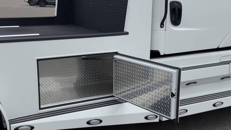 2025 Freightliner M2 106