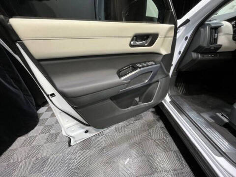 2025 Nissan Pathfinder SL