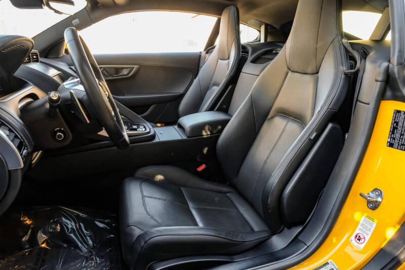 2021 Jaguar F-TYPE P300