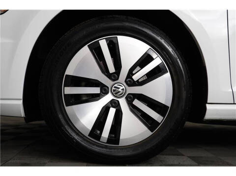 2016 Volkswagen e-Golf SE