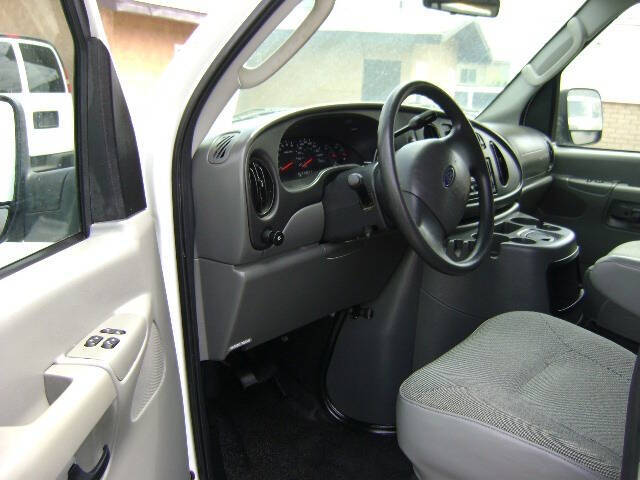 2004 Ford E-Series E-150 XL