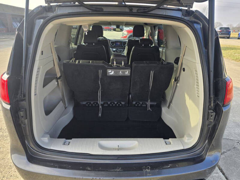2017 Chrysler Pacifica Touring-L Plus