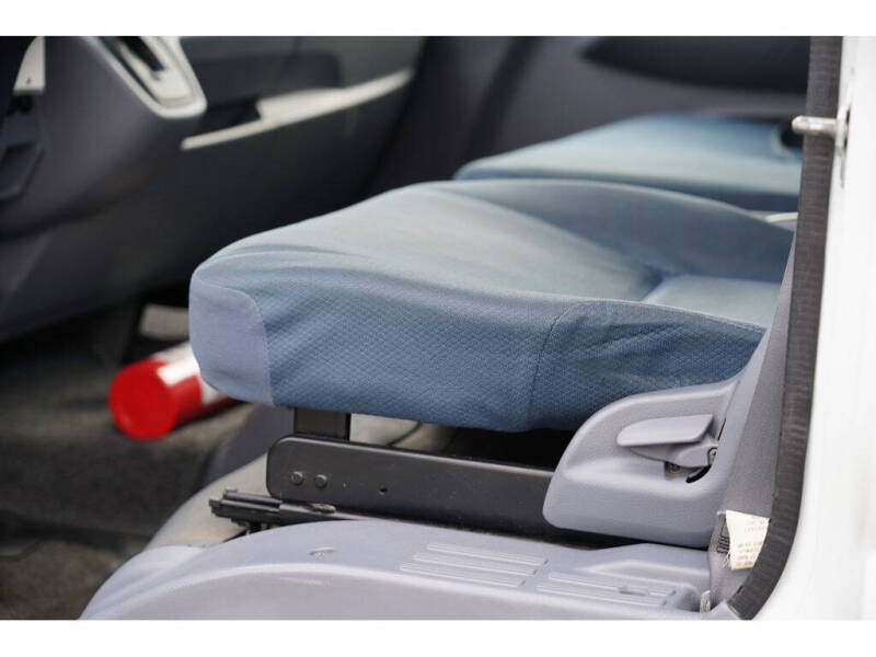 2015 Mitsubishi Fuso FE180