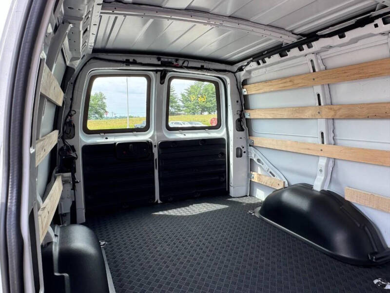 2025 GMC Savana 2500