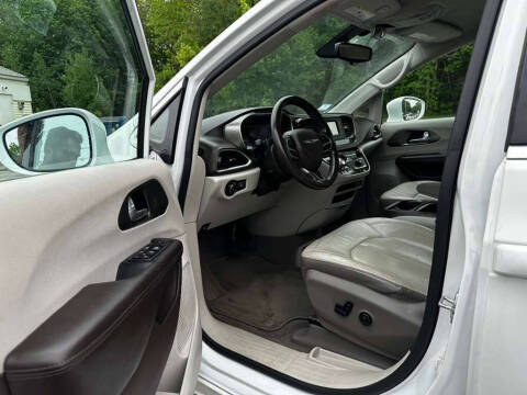 2017 Chrysler Pacifica Touring-L