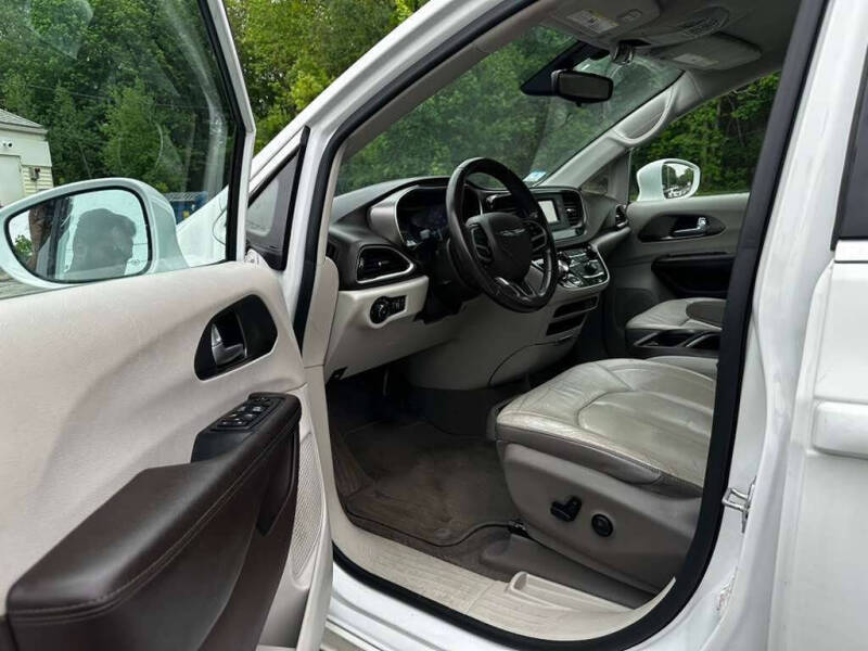 2017 Chrysler Pacifica Touring-L