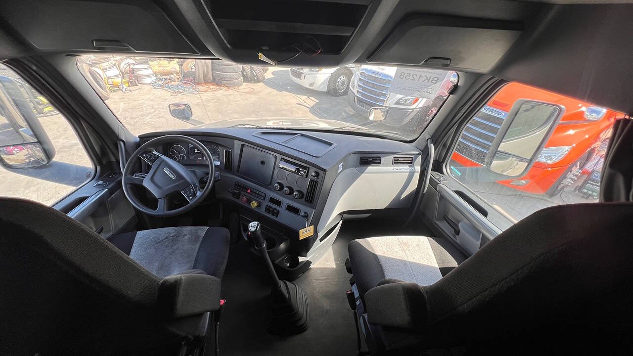 2020 Freightliner Cascadia for sale at KING TRUCK TRAILER SALES in Bakersfield, CA