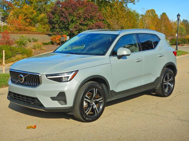 2025 Volvo XC40 B5 Core Bright Theme