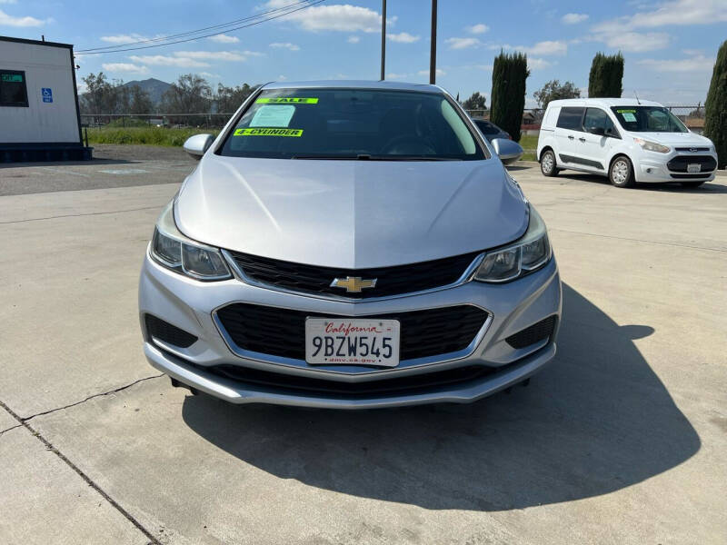 2017 Chevrolet Cruze LS photo 2