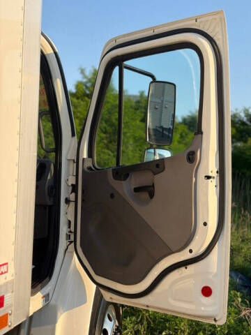 2018 Freightliner M2 106