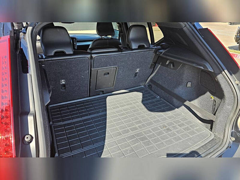 2019 Volvo XC40 T5 Momentum