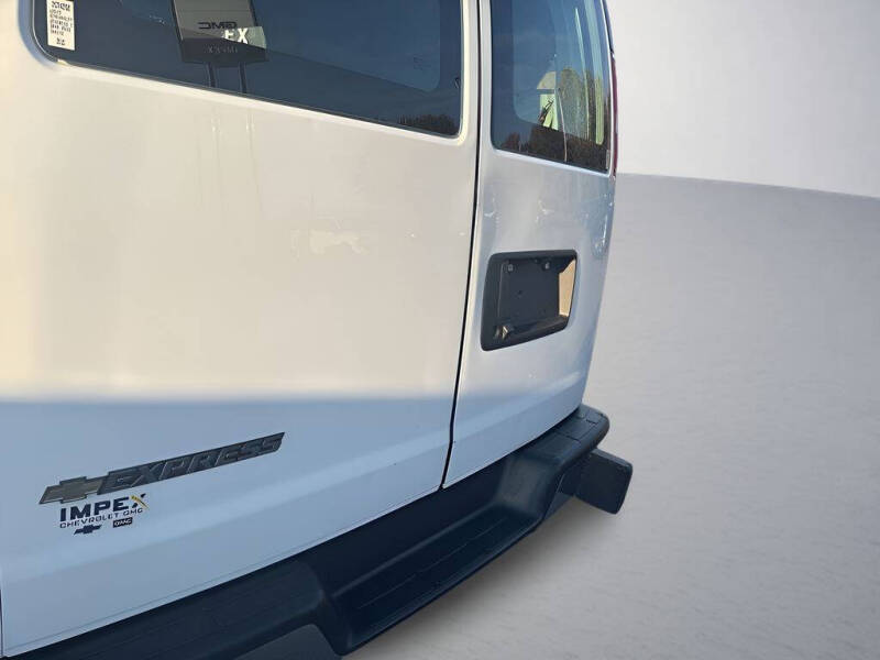 2023 Chevrolet Express Cargo Work Van - Photo 30