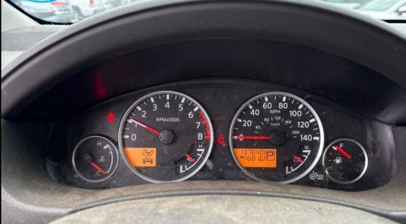 2011 Nissan Pathfinder LE