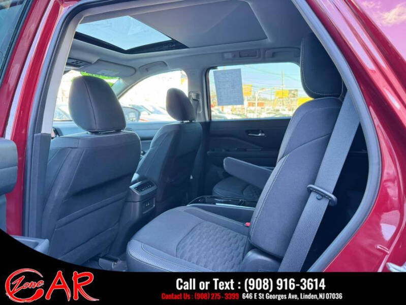 2022 Nissan Pathfinder SV