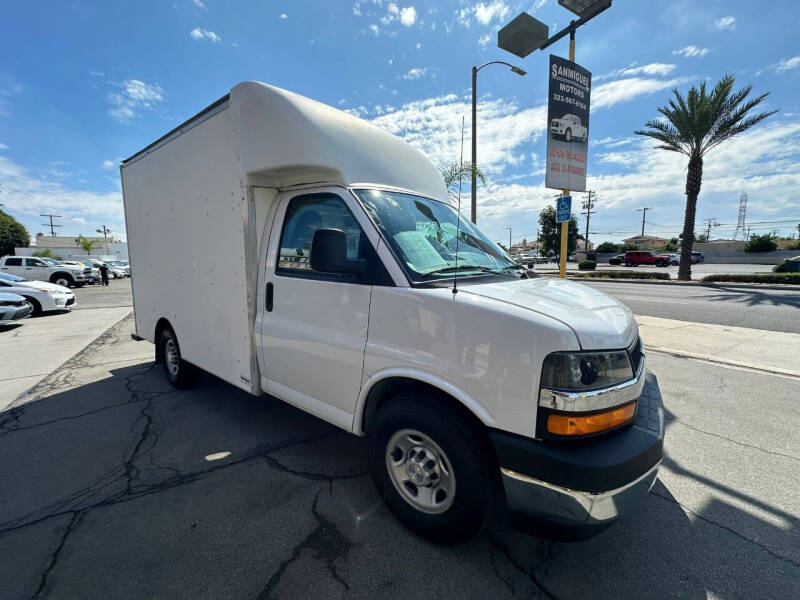 2019 Chevrolet Express Cutaway Base's photo