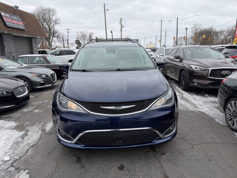 2017 Chrysler Pacifica Touring-L Plus